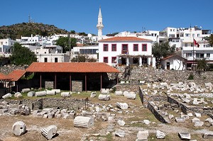 VESTIGES DU MAUSOLEE D'HALICARNASSE (IVEME SIECLE AVANT JC), UNE DES SEPTS MERVEILLES DU MONDE ANTIQUE, BODRUM, COTE EGEENNE, TURQUIE 