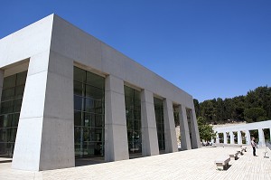 ENTREE DU MEMORIAL DE YAD VASHEM EDIFIE EN 1953, EN MEMOIRE DES VICTIMES JUIVES DE LA SHOAH, JERUSALEM, ISRAEL 