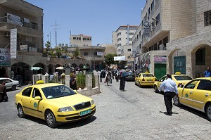 TAXIS AU BOUT DE LA RUE DU PAPE PAUL VI, BETHLEEM, CISJORDANIE, AUTORITE PALESTINIENNE 