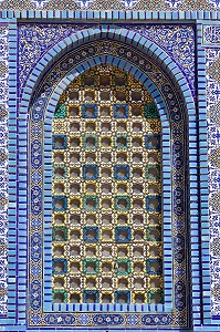 DETAIL D'UNE FENETRE A CLAUSTRAS DU DOME DU ROCHER, SANCTUAIRE EDIFIE SUR L'ESPLANADE DES MOSQUEES (HARAM AL-SHARIF), MONT DU TEMPLE, VIEILLE VILLE DE JERUSALEM, ISRAEL 