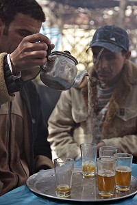 THE A LA MENTHE, MARCHE BERBERE DE TAHANAOUTE, AL HAOUZ, MAROC 