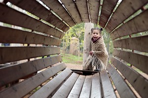 AIRE DE JEUX POUR LES ENFANTS ENTIEREMENT EN BOIS, DOMAINE DE TERRES D’AMANAR, TAHANAOUTE, AL HAOUZ, MAROC 