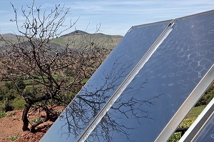 PANNEAUX SOLAIRES POUR LE CHAUFFAGE ET LA CLIMATISATION, DOMAINE DE TERRES D’AMANAR, TAHANAOUTE, AL HAOUZ, MAROC 