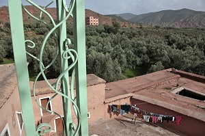 HABITATIONS EN TERRE DU VILLAGE DE IGLI, TERRES D'AMANAR, AL HAOUZ, MAROC 