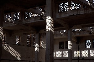 MOUCHARABIEH, ARCHITECHTURE TRADITIONNELLE ARABE, SITE DESAFFECTE DES ABATTOIRS DE CASABLANCA, FRICHE URBAINE EN BETON ARME, HERITAGE DU MARECHAL LYAUTEY, MAROC 