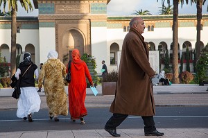 SCENE DE RUE DEVANT LE TRIBUNAL DE PREMIERE INSTANCE, PLACE MOHAMMED V, CASABLANCA, MAROC, AFRIQUE 