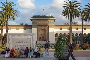 SCENE DE RUE DEVANT LE TRIBUNAL DE PREMIERE INSTANCE, PLACE MOHAMMED V, CASABLANCA, MAROC, AFRIQUE