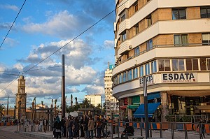 PLACE DES NATIONS UNIES REAMENAGEE SUITE AUX TRAVAUX REALISES POUR LE PASSAGE DU TRAMWAY, CASABLANCA, MAROC, AFRIQUE 