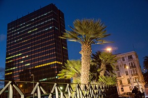 IMMEUBLE DE BUREAUX MODERNE, AVENUE DES FORCES ARMEES ROYALES (FAR) , CASABLANCA, MAROC, AFRIQUE 