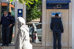 BANQUE SOUS SURVEILLANCE, HAY MOHAMMADI, COMMUNE LA PLUS PAUVRE DE CASABLANCA, MAROC, AFRIQUE 
