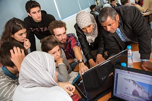 ATELIER ET GROUPE DE TRAVAIL DES ETUDIANTS PARTICIPANT A LA TROISIEME EDITION DU CONCOURS ERGAPOLIS QUI CONSISTE A REAMENAGER LES ANCIENS ABATTOIRS DANS UN SOUCI DE DEVELOPPEMENT DURABLE, CASABLANCA, MAROC, AFRIQUE
