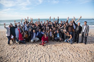 ETUDIANTS ET ENCADRANTS PARTICIPANT A LA TROISIEME EDITION DU CONCOURS ERGAPOLIS QUI CONSISTE A REAMENAGER LES ANCIENS ABATTOIRS DANS UN SOUCI DE DEVELOPPEMENT DURABLE, PLAGE DE ZENATA, CASABLANCA, MAROC, AFRIQUE