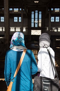 VISITE DU SITE PAR LES ETUDIANTS PARTICIPANT A LA TROISIEME EDITION DU CONCOURS ERGAPOLIS QUI CONSISTE A REAMENAGER LES ANCIENS ABATTOIRS DANS UN SOUCI DE DEVELOPPEMENT DURABLE, CASABLANCA, MAROC, AFRIQUE 