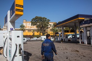 STATION SERVICE CMH DEVANT LES ANCIENS ABATTOIRS DE CASABLANCA, MAROC, AFRIQUE 