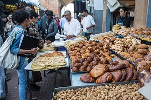 PATISSERIE TRADITIONNELLE, SOUK DE LA VIEILLE MEDINA, RABAT, MAROC, AFRIQUE 