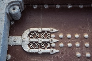 DETAIL D'UNE PORTE TRADITIONNELLE REVELANT UNE APPARTENANCE A UN GROUPE RELIGIEUX, MEDINA DE RABAT, MAROC, AFRIQUE 