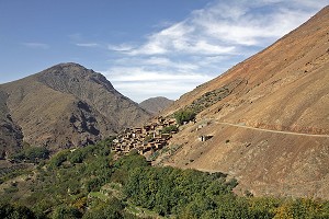 VILLAGE BERBERE DE TINGHOURINE, HAUT-ATLAS, MAROC 