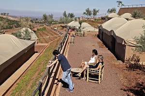 LES TENTES LODGES, CONCUES DANS LA PURE TRADITION BERBERE AVEC UN SOUCI DE CONFORT ET DE RESPECT DE L'ENVIRONNEMENT, DOMAINE DE TERRES D’AMANAR, TAHANAOUTE, AL HAOUZ, MAROC 