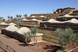 LES TENTES LODGES, CONCUES DANS LA PURE TRADITION BERBERE AVEC UN SOUCI DE CONFORT ET DE RESPECT DE L'ENVIRONNEMENT, DOMAINE DE TERRES D’AMANAR, TAHANAOUTE, AL HAOUZ, MAROC 