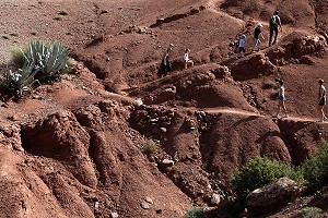 RANDONNEE PEDESTRE DANS LE DJEBEL KLELOUT, AL HAOUZ, MAROC 