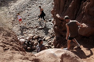RANDONNEE PEDESTRE DANS LE DJEBEL KLELOUT, AL HAOUZ, MAROC 