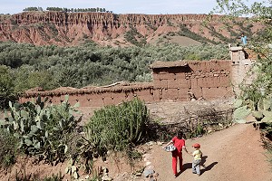 VILLAGE BERBERE D'OUTGHAL, AL HAOUZ, MAROC 