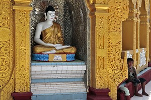 PAGODE DOREE DE KAWTHAUNG, MYANMAR, BIRMANIE 