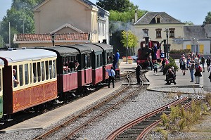 TRAIN TOURISTIQUE A VAPEUR DE LA BAIE DE SOMME, FRANCE 