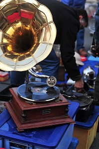 GRAMOPHONE BARTHE, REDERIE TRADITIONNELLE OU BROCANTE, AMIENS, SOMME (80), FRANCE 
