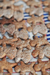 PETITS SABLES EN FORME DE BONHOMME, BISCUITS FAITS MAISON 