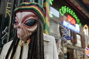 ENTREE D'UN COFFEESHOP RASTA DANS LE QUARTIER ROUGE, AMSTERDAM, PAYS-BAS 