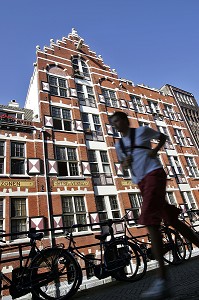 IMMEUBLE D'UNE ANCIENNE USINE, RUE 'OUDEZUDS KOLK', AMSTERDAM, PAYS-BAS 