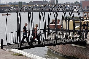 PONT DESSINE PAR GUY ROMBOUTS ET MONIKA DROSTE, JAVA EILAND, AMSTERDAM, PAYS-BAS 