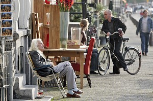 AMBIANCE DE RUE SUR SINGEL, AMSTERDAM, PAYS-BAS 