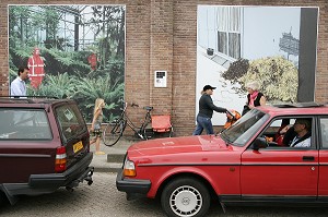 EXPOSITION PHOTOGRAPHIQUE SUR LES MURS DU PARC ARTIS, JARDIN ZOOLOGIQUE, AMSTERDAM, PAYS-BAS 