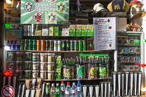 MAGASIN SPECIALISE DANS LA VENTE DE PRODUITS A BASE DE CANNABIS, VILLE D'AMSTERDAM, PAYS-BAS 