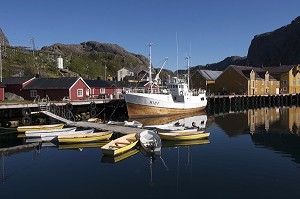 VILLAGE DE NUSFJORD, NUSFJORD, VILLAGE PROTEGE PAR L'UNESCO, HOTEL, RORBUER, RORBU, PORT, ILE DE VESTVAGOY, ARCHIPEL DES ILES LOFOTEN, LOFOTEN, NORVEGE 