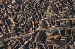 VUE AERIENNE DE BEAUNE CENTRE VILLE HOSPICES DE BEAUNE, COTE D'OR (21) 