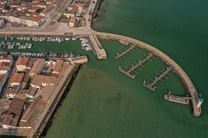 VUE AERIENNE, LA FLOTTE EN RE, (17) CHARENTE-MARITIME, NOUVELLE AQUITAINE, FRANCE 