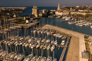 VUE AERIENNE, LA ROCHELLE, VIEUX PORT, (17) CHARENTE-MARITIME, NOUVELLE AQUITAINE, FRANCE 