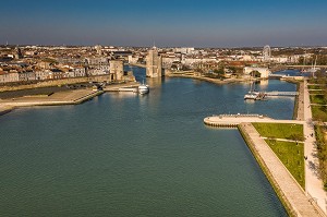 VUE AERIENNE, LA ROCHELLE, VIEUX PORT, (17) CHARENTE-MARITIME, NOUVELLE AQUITAINE, FRANCE 