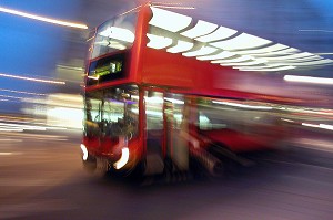 BUS ANGLAIS ROUGE (RED BUS) SYMBOLE DE L'ANGLETERRE, LONDRES, GRANDE-BRETAGNE 