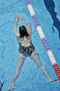 SEANCE DE NATATION, NAGE A LA PISCINE DU DU CAP'ORNE, L'AIGLE, ORNE (61), FRANCE 