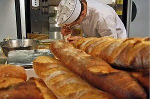 BOULANGERIE, EPREUVE DES 40 EME OLYMPIADES DES METIERS EN BRETAGNE, SAINT-BRIEUC, COTES-D'ARMOR (22), FRANCE 