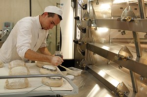 BOULANGERIE, EPREUVE DES 40 EME OLYMPIADES DES METIERS EN BRETAGNE, SAINT-BRIEUC, COTES-D'ARMOR (22), FRANCE 