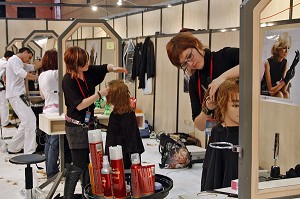 COIFFURE DAMES ET HOMMES, EPREUVE DES 40 EME OLYMPIADES DES METIERS EN BRETAGNE, SAINT-BRIEUC, FRANCE 