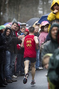COUREURS COURSE INTERNATIONALE ALENCON-MEDAVY, FRANCE 