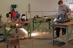 ETUDIANT EN SERRURERIE METALLERIE, 42 EME OLYMPIADES DES METIERS EN BRETAGNE, RENNES, FRANCE 