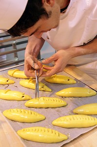 ETUDIANT EN BOULANGERIE PATISSERIE, 42 EME OLYMPIADES DES METIERS EN BRETAGNE, RENNES, FRANCE 