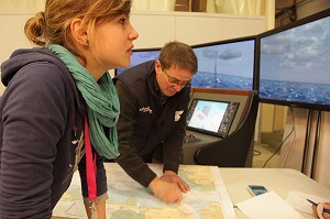 ETUDIANTE EN TRANSPORT MARITIME SUR UN SIMULATEUR DE NAVIGATION, POLE METIER DE LA MER, 42 EME OLYMPIADES DES METIERS EN BRETAGNE, RENNES, FRANCE 